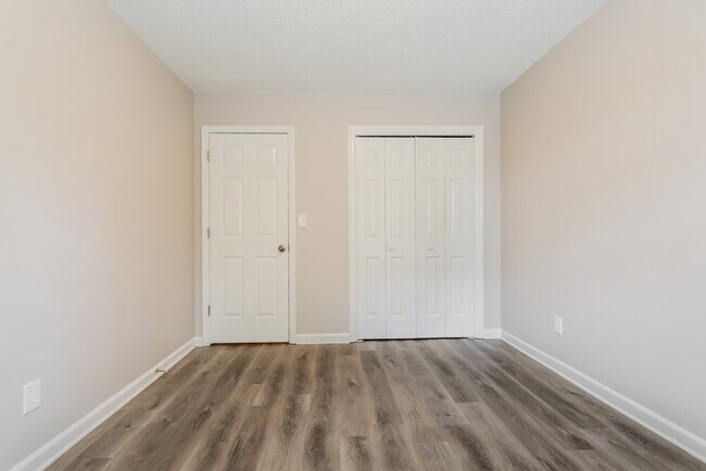 Building Photo - 739 Glenspring Dr