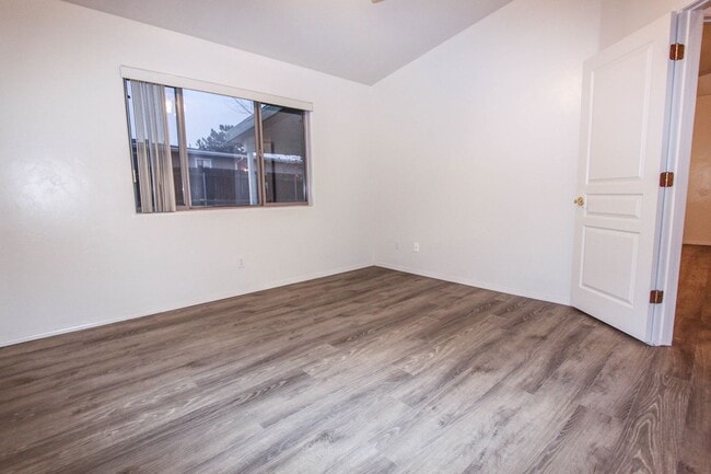 Building Photo - 4531 N Spring Dr