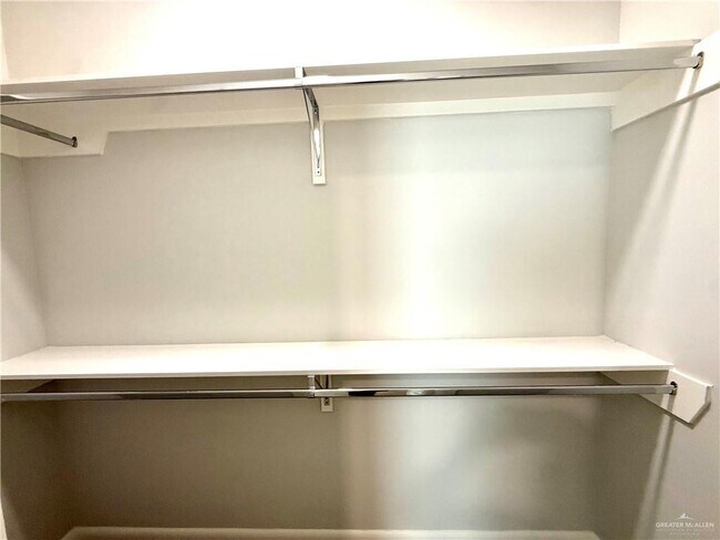 Building Photo - 11 West Dr