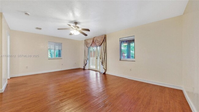 Building Photo - 15735 SW 92nd Ave