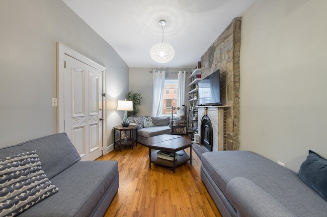 Building Photo - 251.5 York St