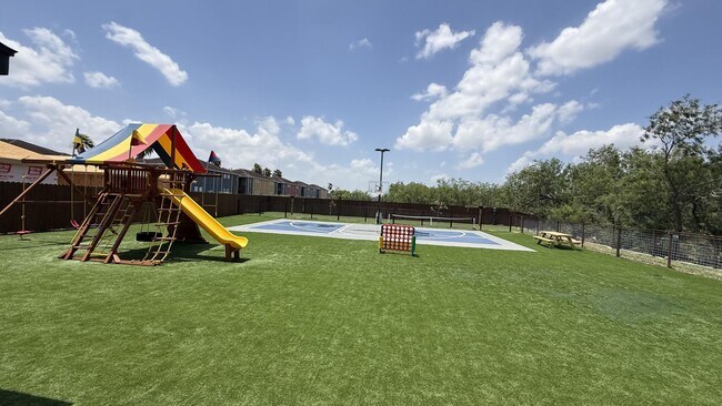 Building Photo - 601 Sapphire Ave