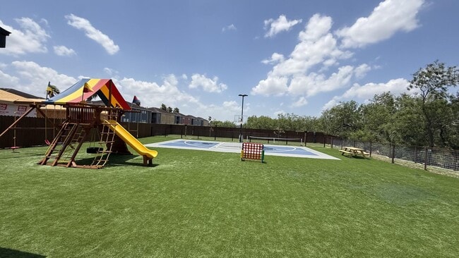 Building Photo - 601 Sapphire Ave