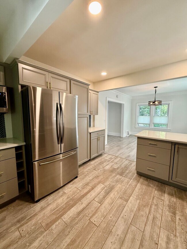 Building Photo - Three Bedroom Home in Kalamazoo