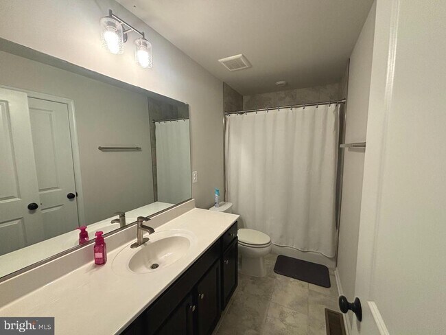 Building Photo - 4105 Bolton Ct