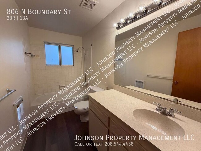 Building Photo - 806 N Boundary St