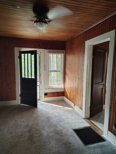 Building Photo - 166 Ramble St