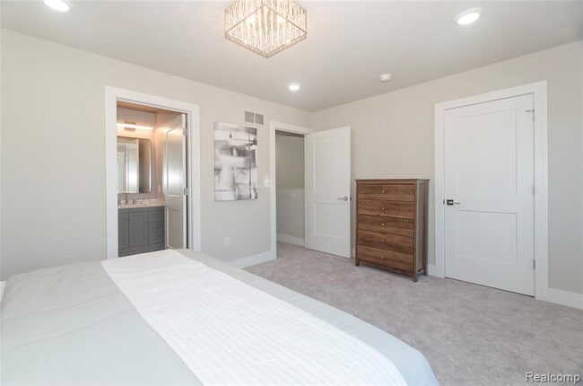 Building Photo - 212 Innovation Dr