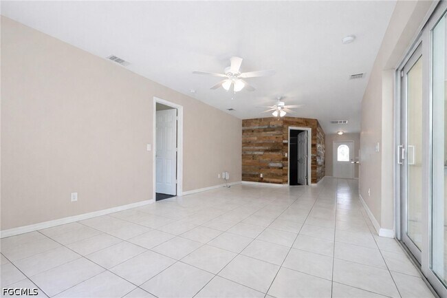 Building Photo - 2302 SW 53rd Terrace