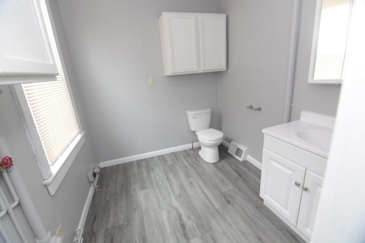 Building Photo - 526 21st St