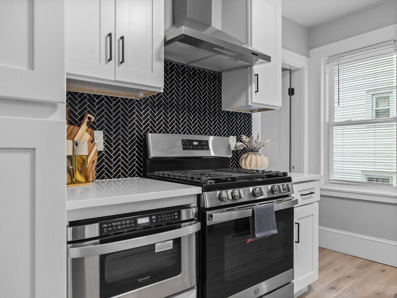 Building Photo - 1212 Broadway