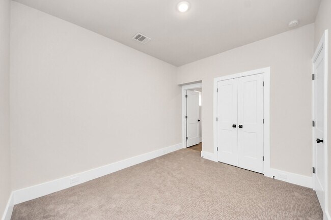 Building Photo - 783 Mansfield St