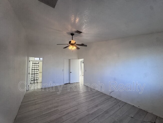 Building Photo - 5718 Sunrise Dr