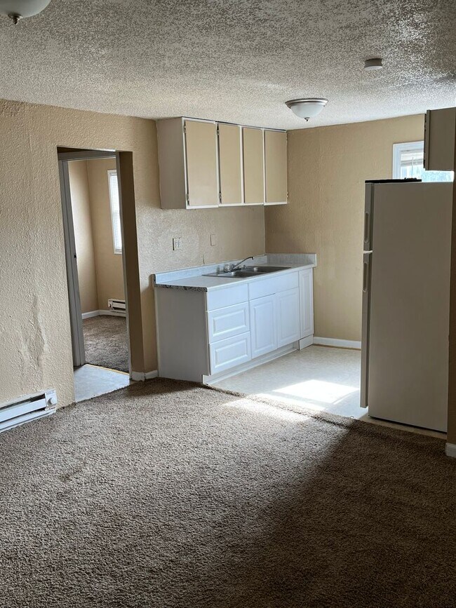 Building Photo - 3 bedrooms available NOW! Move In Special Offering Half OFF 1st Month's Rent!