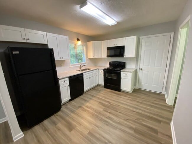 Building Photo - 3063 Sasanqua Ln SW