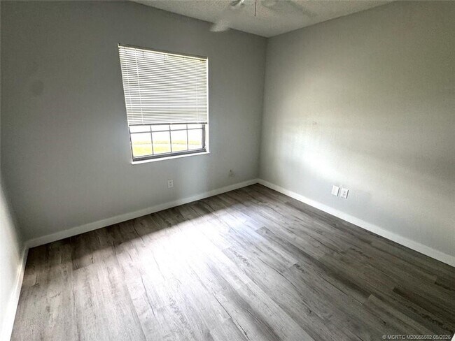 Building Photo - 2398 SE Breckenridge Cir