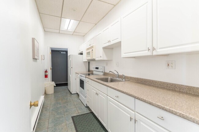 Building Photo - 144 Marble St