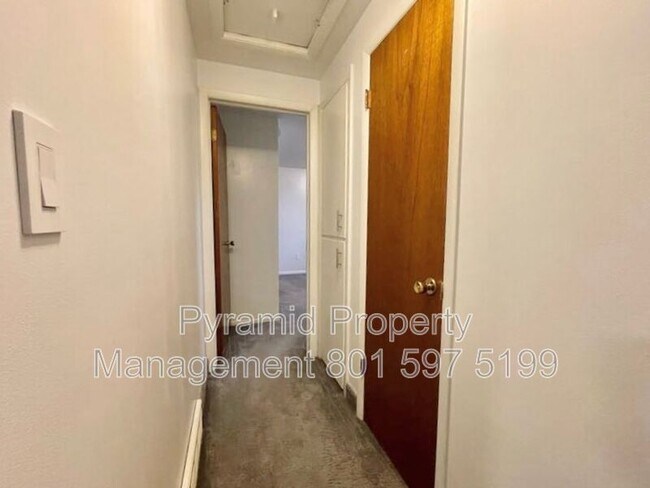 Building Photo - 874 E Angelina Ave