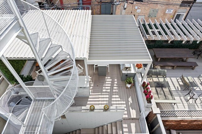 Building Photo - 1823 W Race Ave