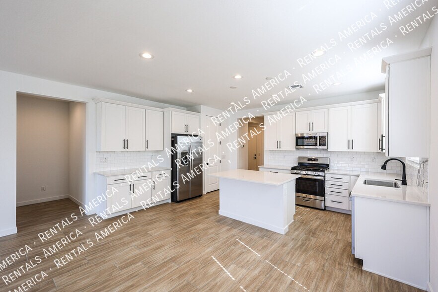 Building Photo - 5411 W Royal Palm Rd