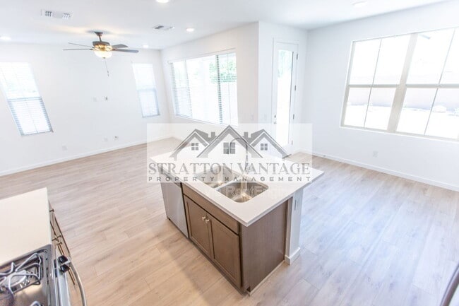 Building Photo - 1051 W. Diamondback Dr.