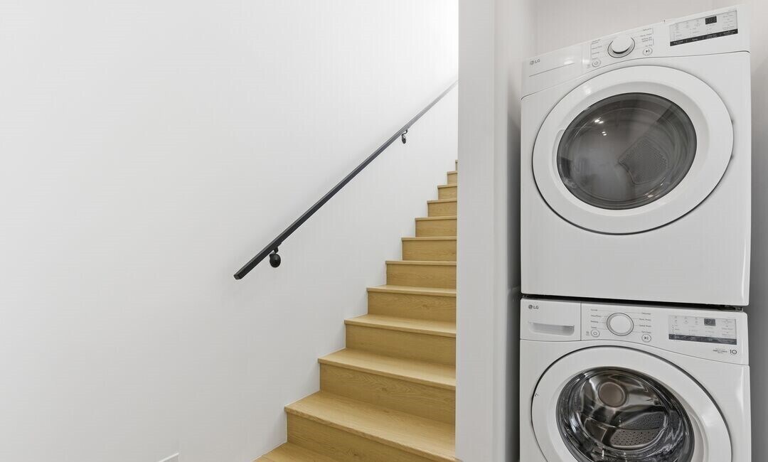 Building Photo - 2835 S Redondo Blvd