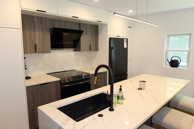 Building Photo - Brand New Town Home in the Heart of Northern Liberties