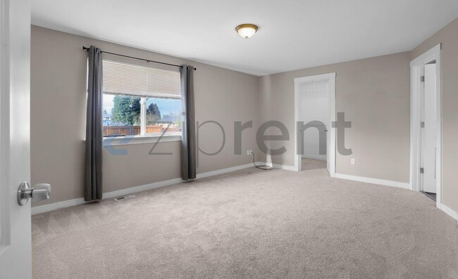 Building Photo - 1120 S 90th St Ct