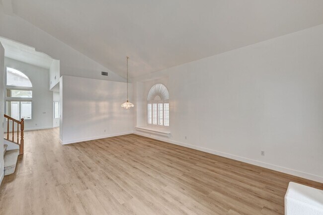 Building Photo - Spacious 5-Bedroom Retreat with Dual Firep...