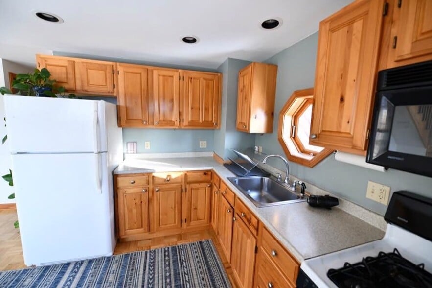 Building Photo - 321 Christian Hill Rd