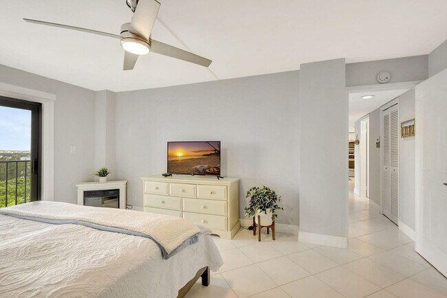 Building Photo - 801 S Ocean Dr