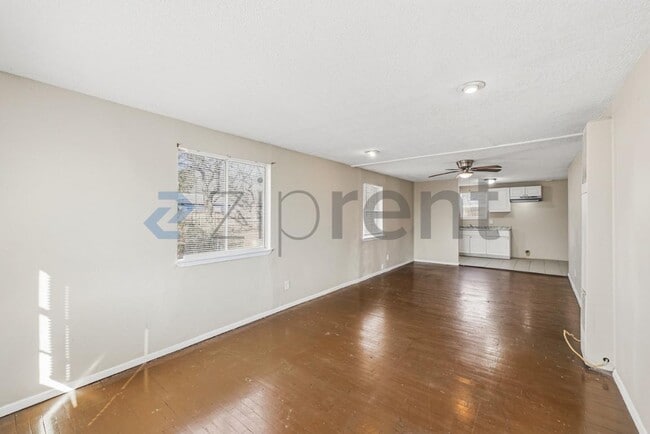 Building Photo - 512 S Monumental St