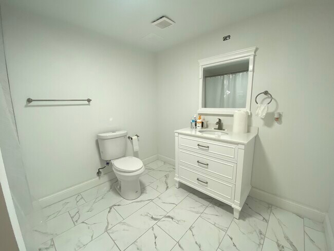 Building Photo - 10S401 Carrington Cir