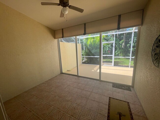 Building Photo - 5708 Greenwood Cir