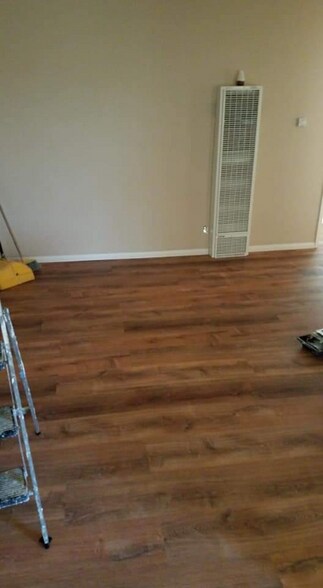 Building Photo - 4075 Oakwood Ave