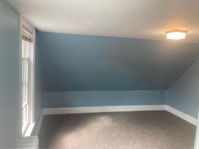 Building Photo - 64 Valley St