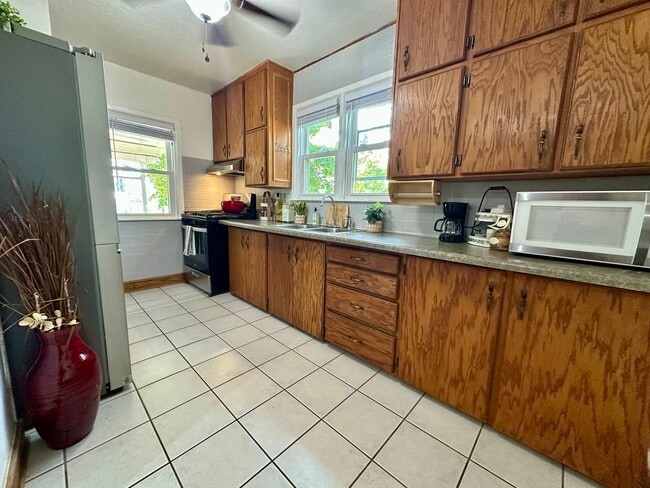 Building Photo - 3 bed, 1.5 bath home for rent in Waterloo