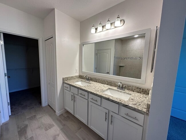 Building Photo - 10936 SW Vasari Way
