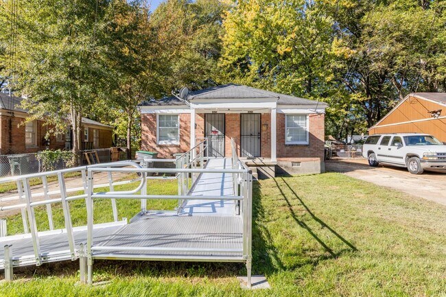 Primary Photo - 1677 Echles St