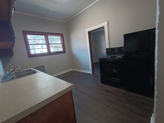Building Photo - 3614 Bradley St SW