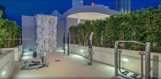 Building Photo - 801 S Miami Ave