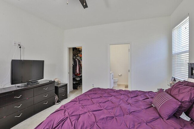 Building Photo - 10546 Medford Lakes Dr