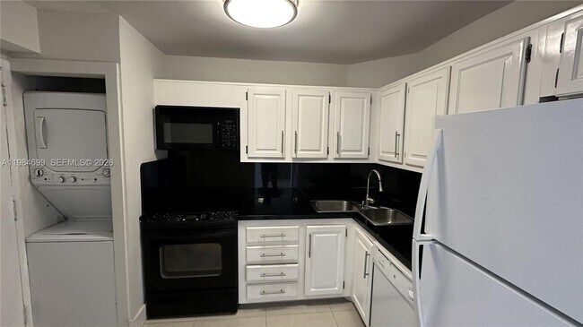 Building Photo - 2333 Brickell Ave