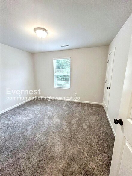 Building Photo - 1600 Sandersted Village Cir