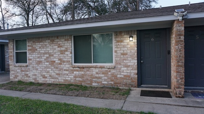 Building Photo - 604 Wilson Rd