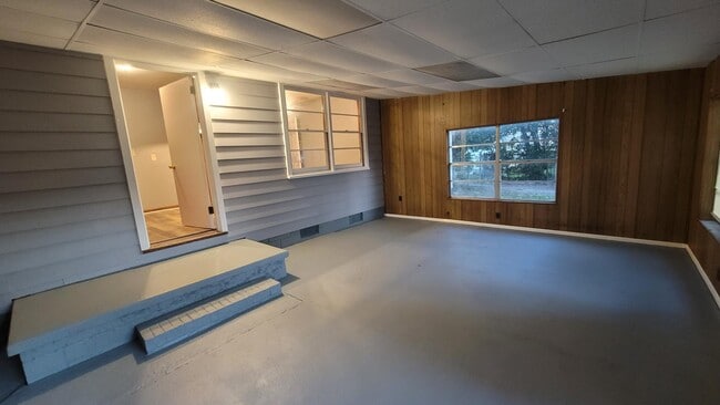 Building Photo - 2505 Cherokee Dr