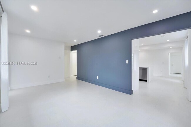 Building Photo - 6566 SW 35th St
