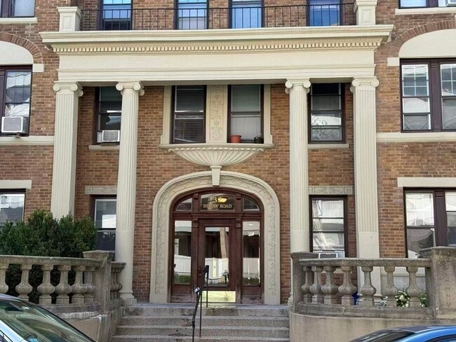 Building Photo - 32 Sidlaw Rd