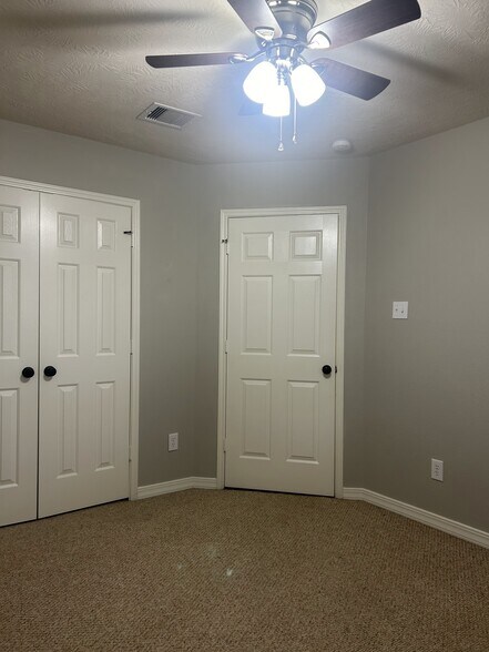 Building Photo - 3527 Pine Valley Dr