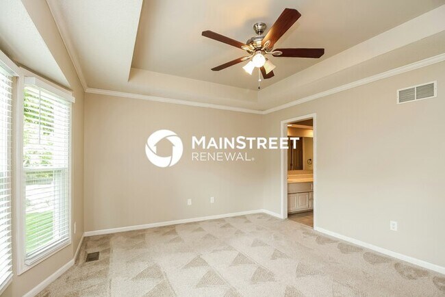 Building Photo - 3 Bedroom Pet-Friendly Home in Shawnee, KS with Main Street Renewal